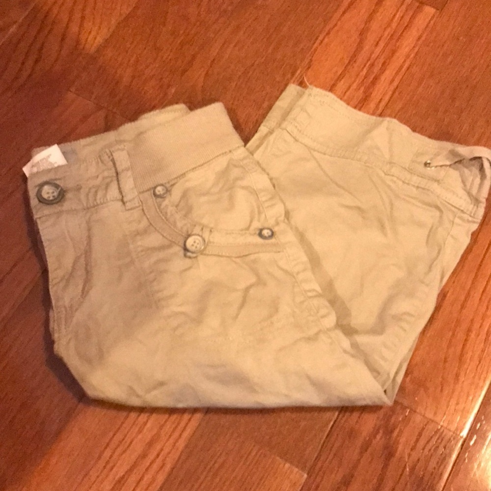 6/$20 kid’s size 10 khaki capris